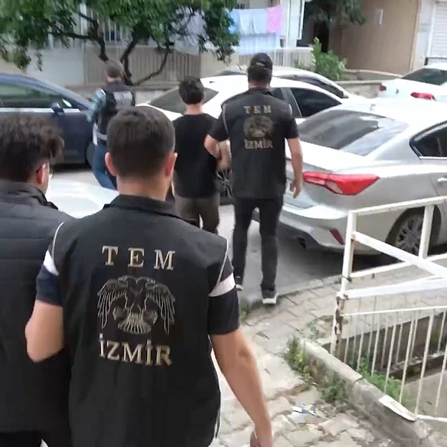 İzmir merkezli 12 ilde FETÖ operasyonunda 41 tutuklama