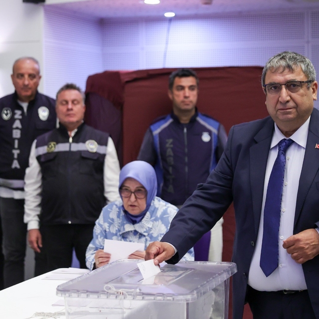 Buca Belediyesi'nde Başkanvekili CHP'li Hüseyin Benzer oldu