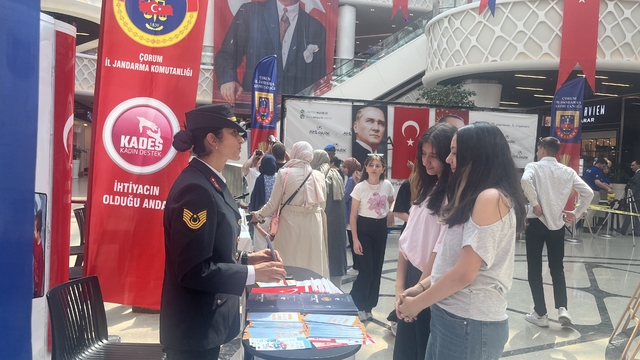 Çorum'da Jandarma stantlarına vatandaşlardan büyük ilgi