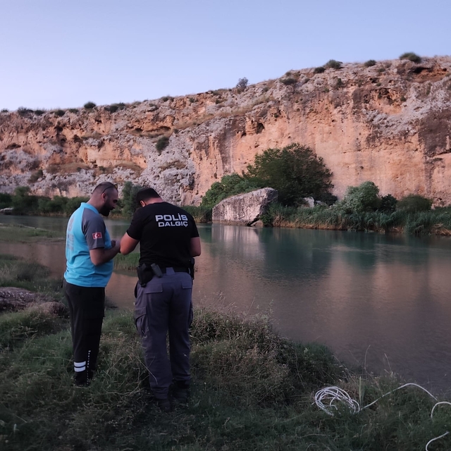 Adıyaman'da girdiği çayda akıntıya kapılan genç için arama çalışması başlat...