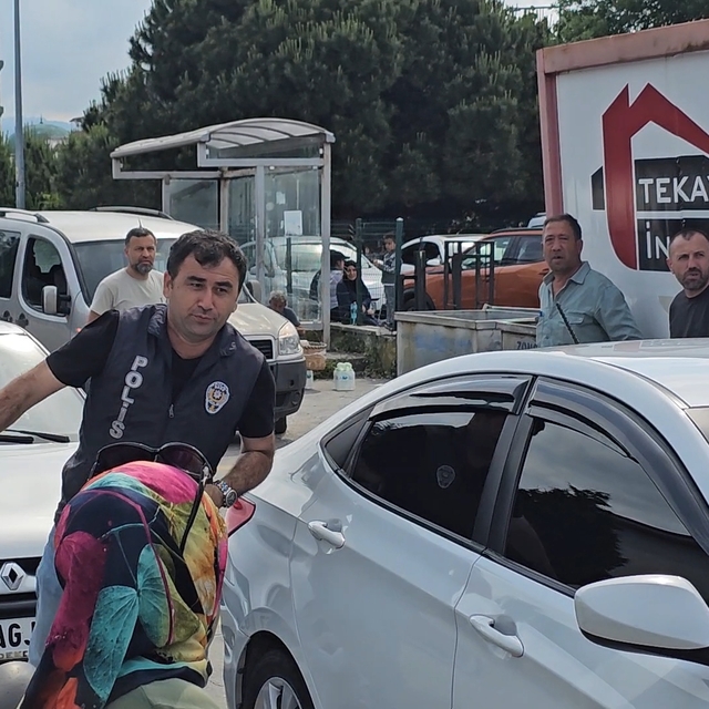 Yanlışlıkla kardeşinin kimliğiyle sınava geldi, amcası 4 dakika kala kendi...