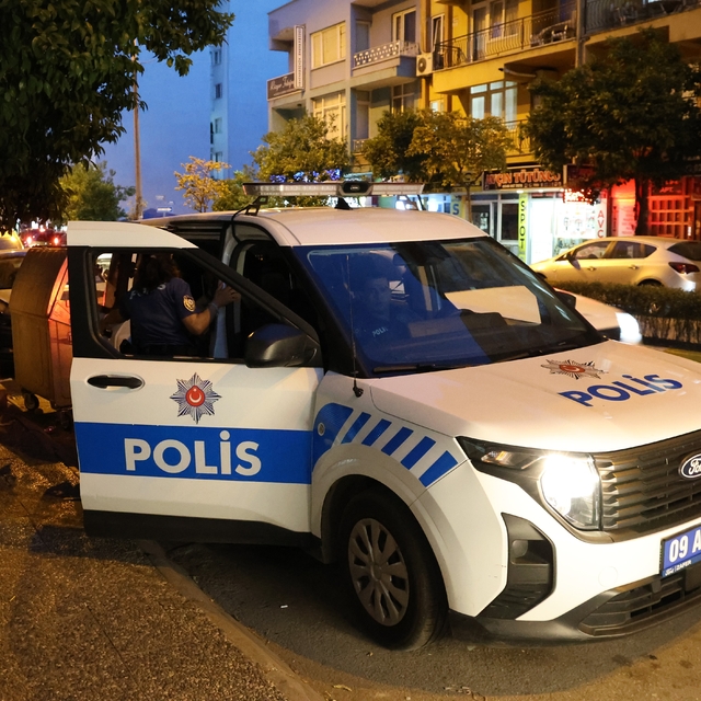 Bu defa kadın şiddet uyguladı: Aile Mahkemesi kadına uzaklaştırma verdi
Dur...