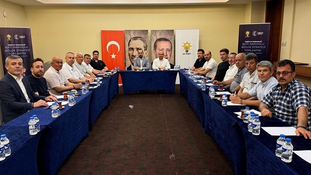 Eskişehir AK Parti Teşkilatı, Batı Anadolu Bölge Strateji Toplantısı'na katıldı
AK Parti Eskişehir İlçe Başkanları Kızılcahamam'da bir araya geldi