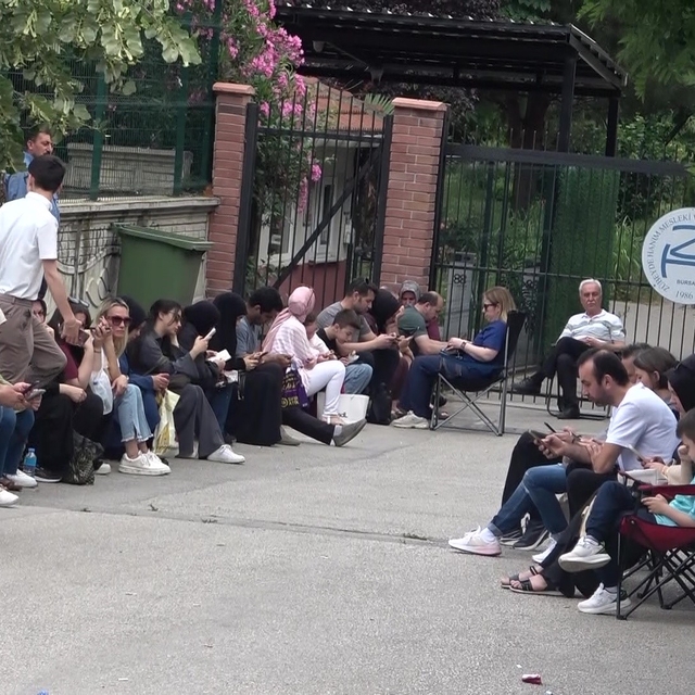 LGS heyecanı başladı, binlerce öğrenci iyi bir lise için yarışıyor
Öğrencil...