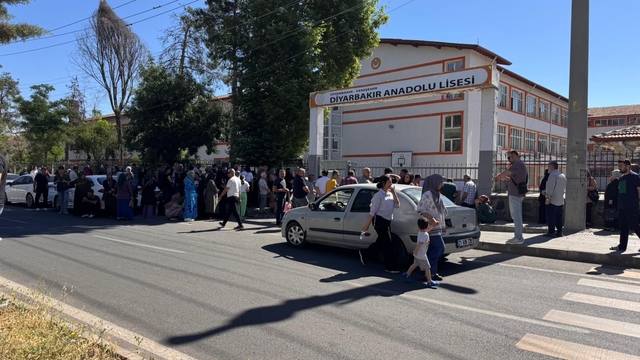 LGS'de yanlış okula giden öğrenciler için polis seferber oldu