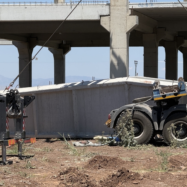 Yaklaşık 15 tonluk beton blok altında kaldılar: 1 ölü, 1 yaralı
