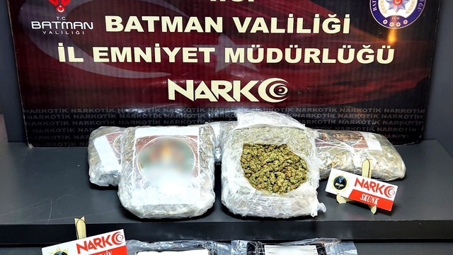 Batman'da zehir tacirlerine darbe: Tır dorsesinde uyuşturucu ele geçirildi