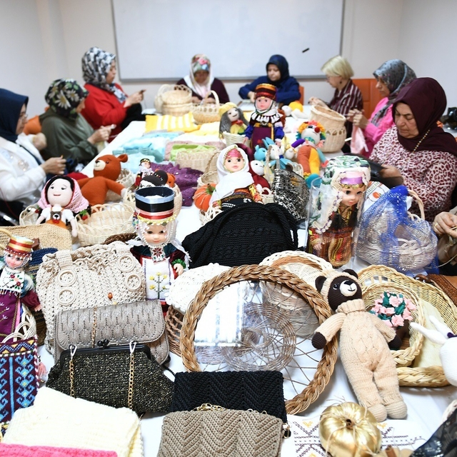 Yeşilyurt'ta el emeği ürünler ekonomiye dönüşüyor