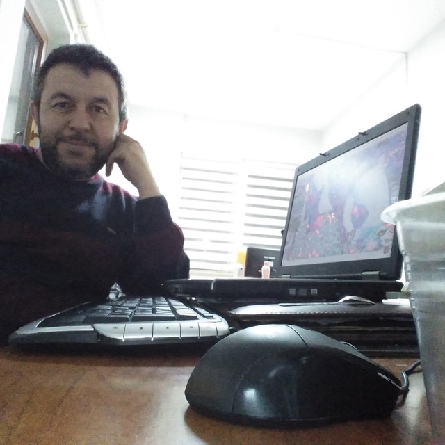 Kütahya'da halk otobüsünün altında kalan bisiklet sürücüsü hayatını kaybett...