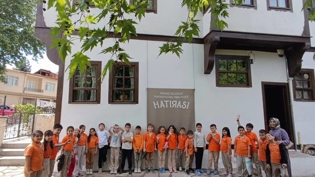Boyabatlı minikler geçmişin kültürünü müzede keşfetti