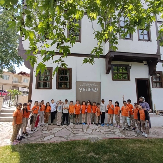 Boyabatlı minikler geçmişin kültürünü müzede keşfetti