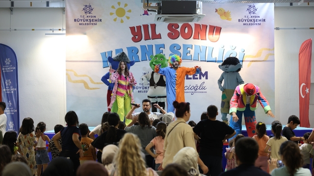 Aydın'da yıl sonu karne şenliği başladı
Başkan Çerçioğlu: "Tüm aileleri ve öğrencilerimizi şenliğimize bekliyoruz"