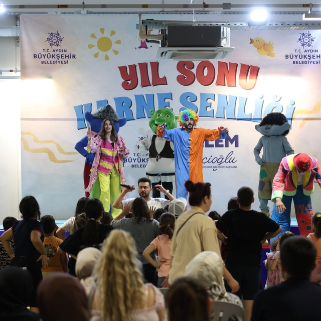 Aydın'da yıl sonu karne şenliği başladı
Başkan Çerçioğlu: "Tüm aileleri ve...