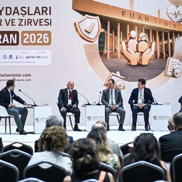Sigorta İzmir'de geleceğin riskleri ve fırsatları masaya yatırıldı