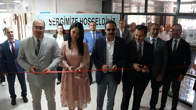 Bolvadin Halk Eğitimi Merkezinde yıl sonu sergisi açıldı