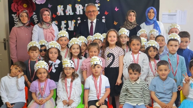 Bayburt'ta Kur'an kursu öğrencileri karne sevinci yaşadı