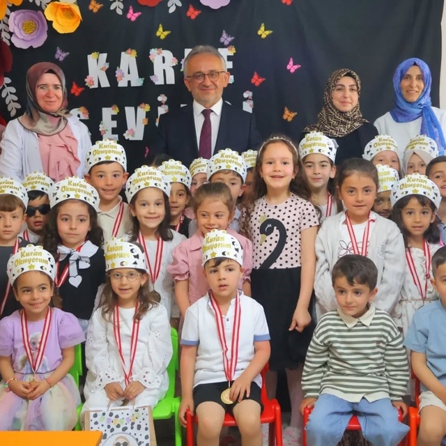 Bayburt'ta Kur'an kursu öğrencileri karne sevinci yaşadı