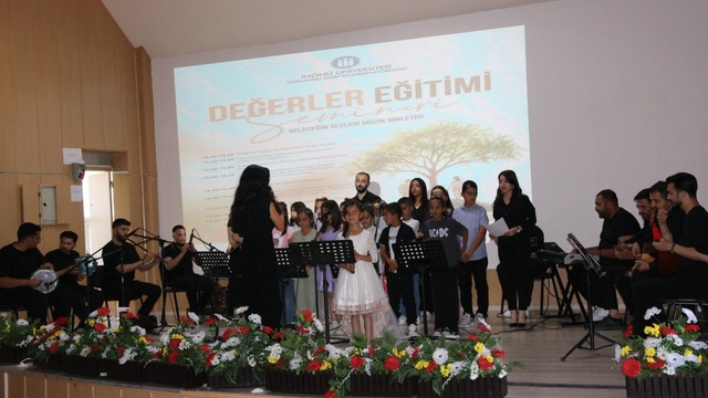 'Değerler Eğitimi Semineri' ve 'Geleceğin Sesleri Müzik Programı' gerçekleştirildi