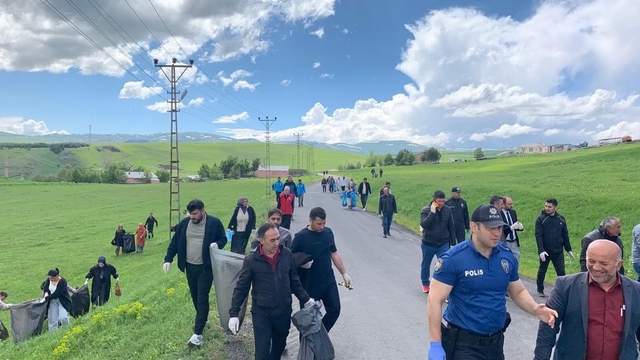 Hanak'ta çöp toplama seferberliği