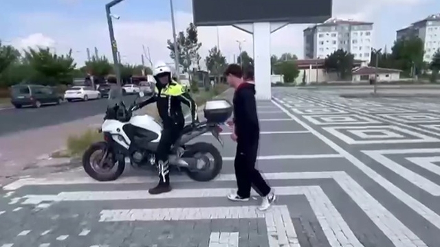 LGS sınavına geç kalan öğrencilerin imdadına polis ekipleri yetişti