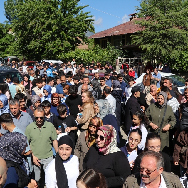 Sınava gireceği merkezi karıştıran öğrenci son anda sınava yetiştirildi
Olt...