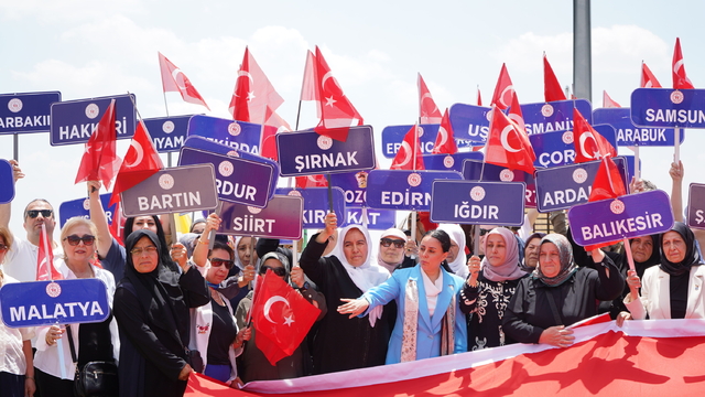 81 ilden gelen şehit aileleri Cudi Dağı'ndaki şehitliği ziyaret etti