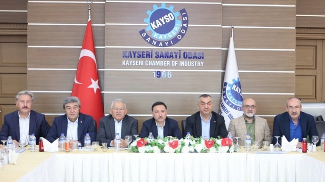 Başkan Büyükkılıç, Kayseri Sanayi Odası'nda istişare toplantısına katıldı
