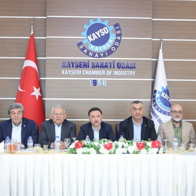 Başkan Büyükkılıç, Kayseri Sanayi Odası'nda istişare toplantısına katıldı