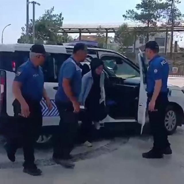 LGS'de geç kalan öğrencilerin yardımına polis yetişti