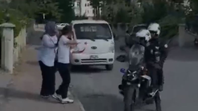 Kayseri'de polis, sınava geç kalan öğrencileri taşıdı