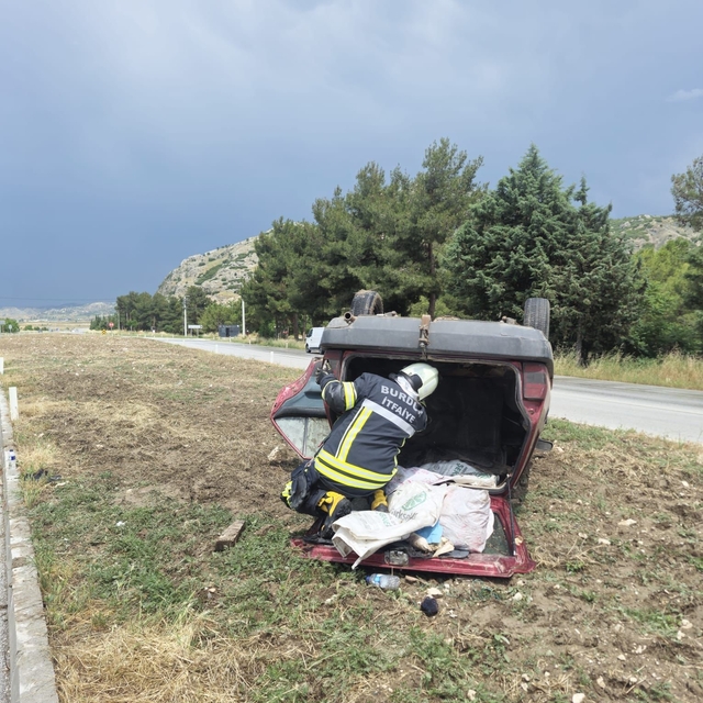 Yoldan çıkan otomobil takla attı: 2 yaralı