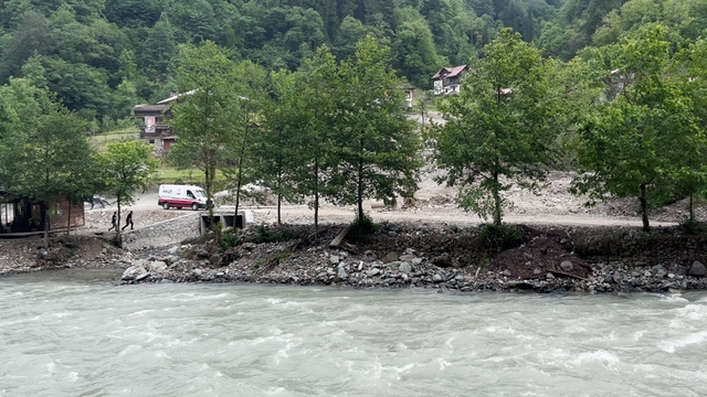 Rize'de aranan kayıp şahıs ölü bulundu, arama çalışmasına katılan ekibin botu devrildi, 1 personel hayatını kaybetti