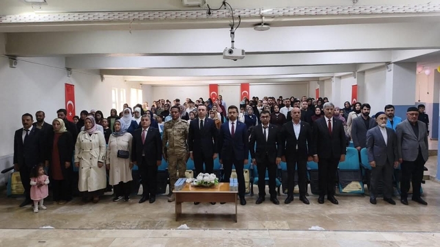 Çaldıran'da 4-6 yaş Kur'an kursu öğrencilerinin mezuniyet coşkusu
