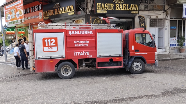 Siverek'te iş yerinde çıkan yangın korku dolu anlar yaşattı
Mutfak bölümünde çıkan yangın paniğe neden oldu