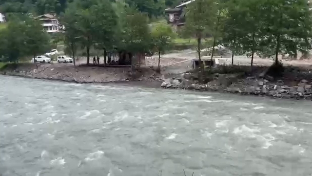 Kayıp gencin cansız bedenini dereden çıkaran AFAD ekibinin botu akıntıya kapıldı; 1 personel öldü, 4 personel kurtarıldı -  YENİDEN