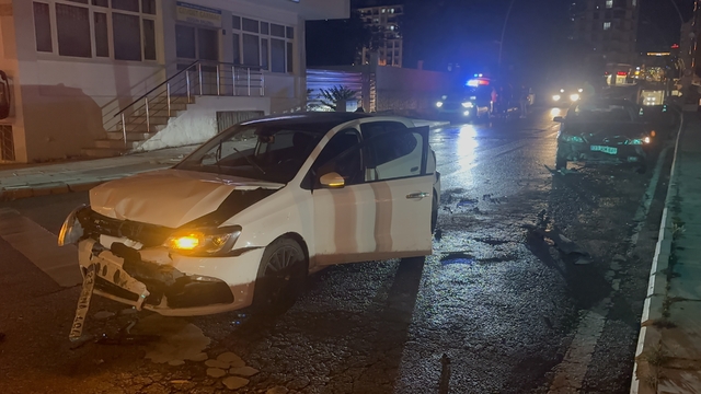 Elazığ'da zincirleme trafik kazası: 3 yaralı