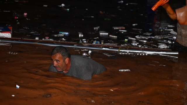 Kırşehir'de sağanak; 15 araç selde mahsur kaldı, 20 iş yerini su bastı (2)