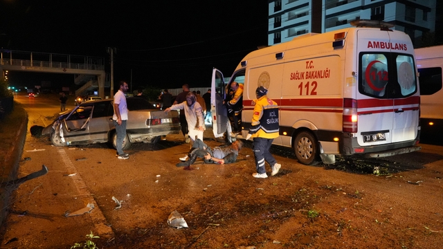 Kastamonu'da can pazarı: Yaralıyı kurtarmaya çalışanlara başka bir araç çarptı : 6 yaralı