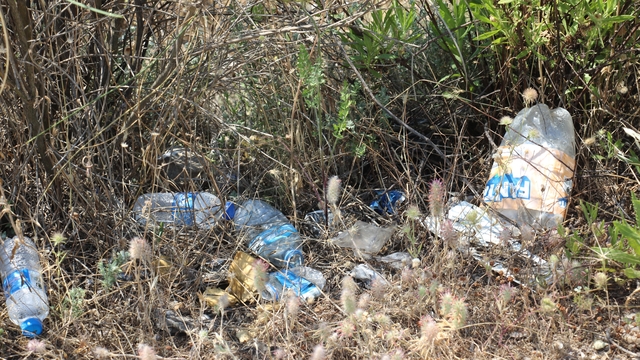 Doğaya atılan çöpler yangına davetiye çıkarıyor