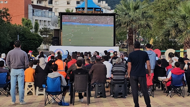 Milli maç heyecanı Kastamonu'da dev ekranda yaşandı