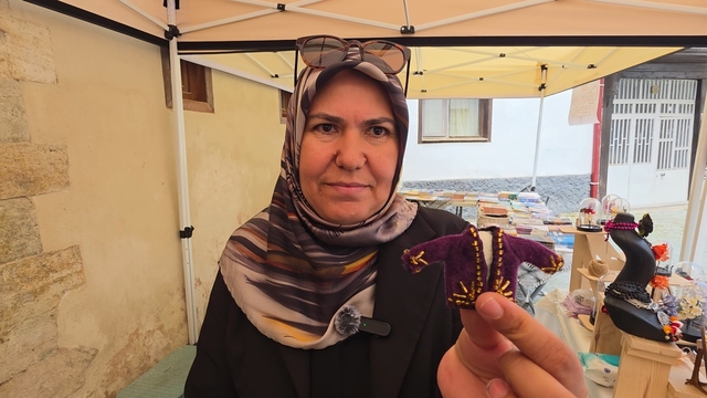 Sanatçı Nuray Taşkıran "Mor Cepken" geleneğini ipek kozalarla geleceğe taşıyor