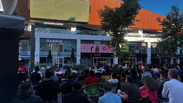 Balıkesir'de milli heyecan dev ekranlarda izlendi
