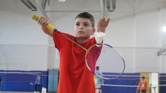 Depremzede Kerem, badmintonda uluslararası turnuvada şampiyon oldu
