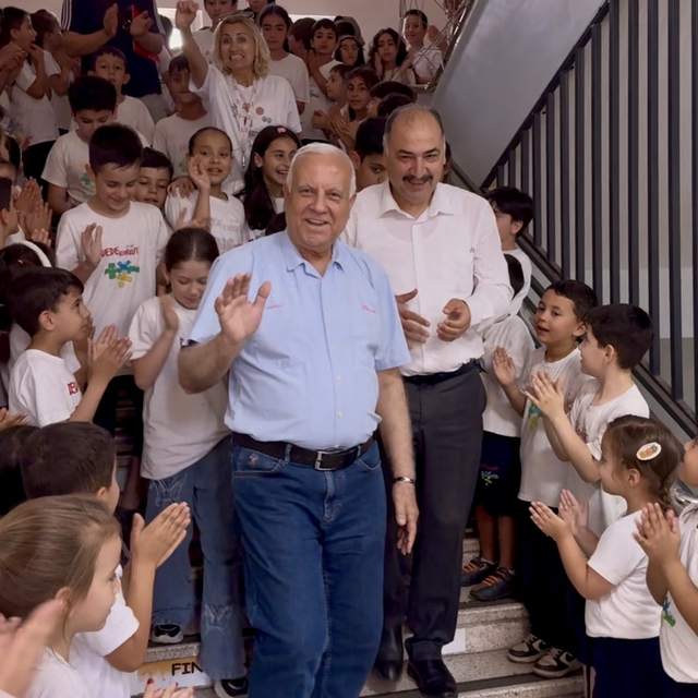 Osmaniye'de 44 yıllık sınıf öğretmeni, alkışlarla emekli oldu