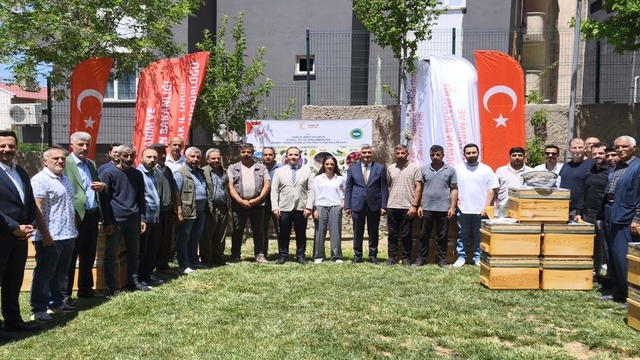 Şırnak'ta 25 üreticiye yüzde 75 hibeli arıcılık ekipmanı dağıtıldı