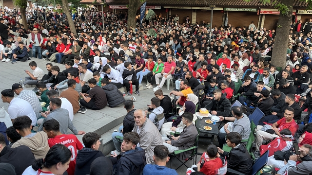 Konyalı vatandaşlar milli maç heyecanını dev ekranda yaşadı