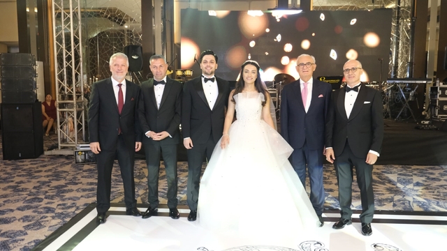 Görkemli  düğünle mutluluğa 'evet' dediler