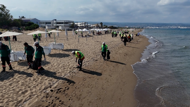 Mersin'de sahiller çevre haftasında temizlendi