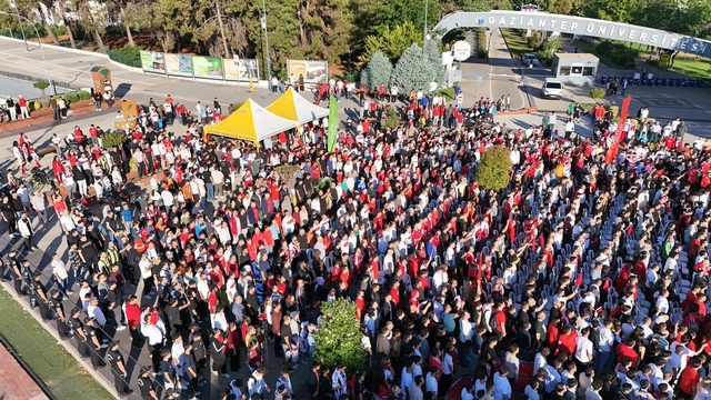 Gazi Şehirliler Milli heyecanı üniversite meydanında yaşadı