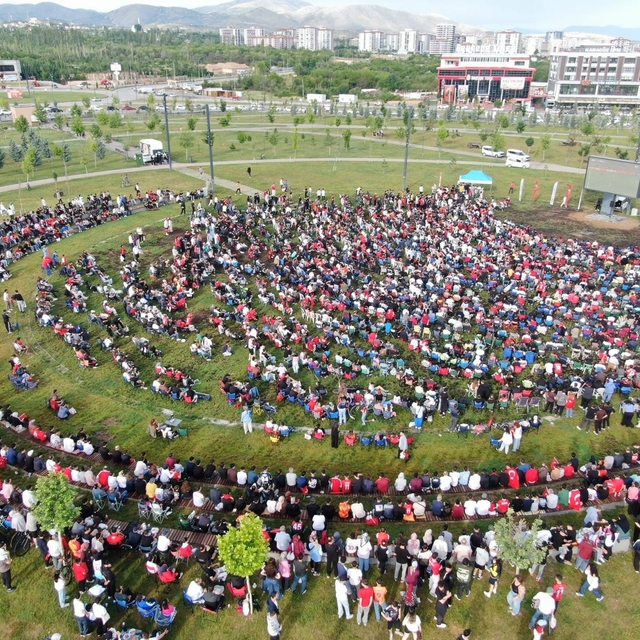 Malatyalılar milli heyecanı Yüzüncü Yıl Kent Parkı'nda yaşadı
